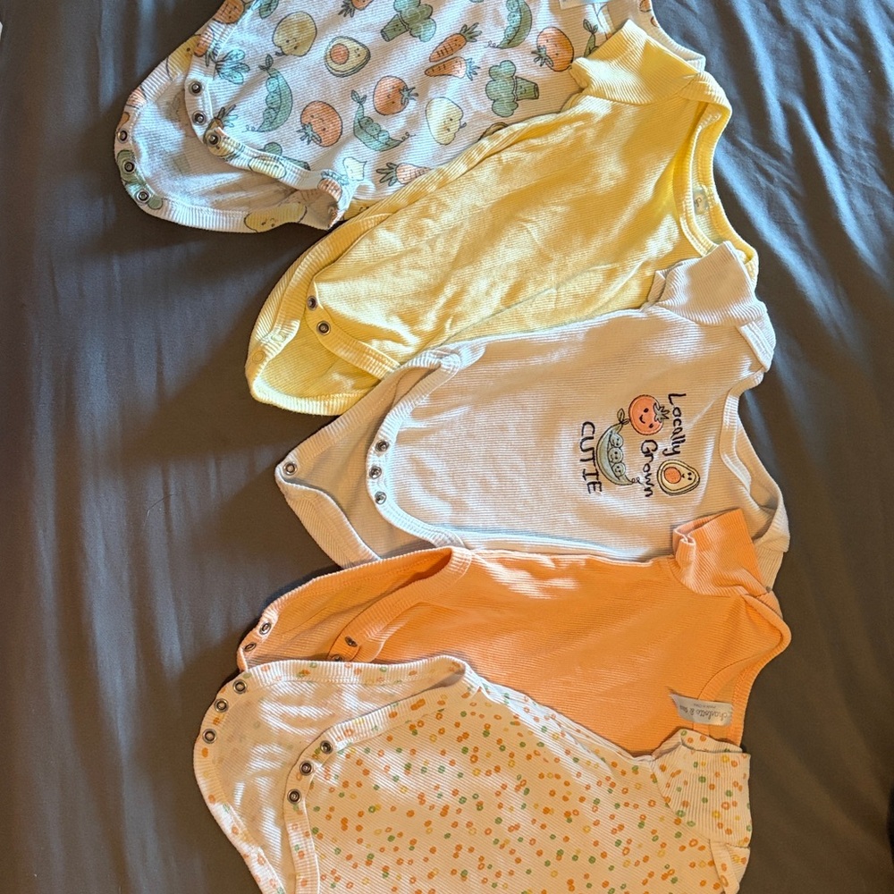 5 pc unisex onesie set. Veggie theme design